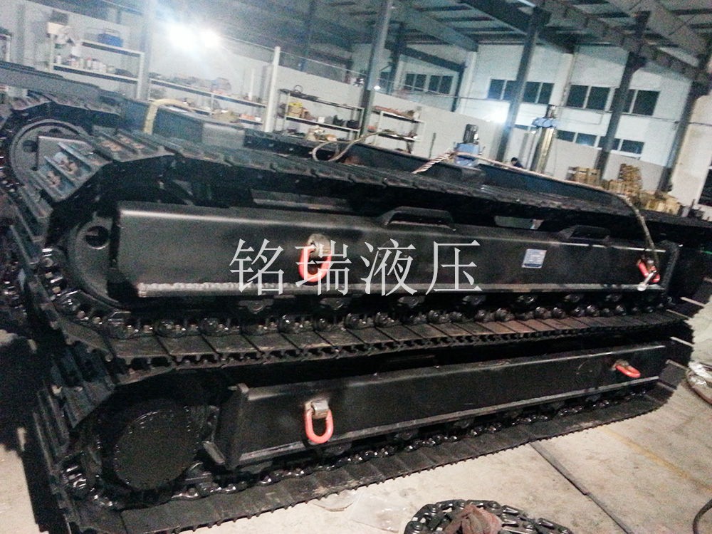 20噸拱形梁鉆機底盤